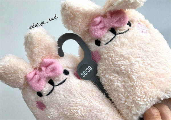 NOVI model ženskih kućnih papuča sa 3D elementom i trakom