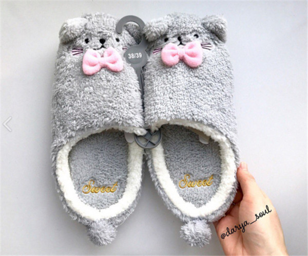 NOVI model ženskih kućnih papuča sa 3D elementom i trakom