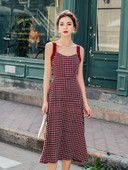 Retro női ruha széles pántokkal - közepes hosszúságú