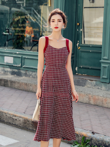 Retro női ruha széles pántokkal - közepes hosszúságú