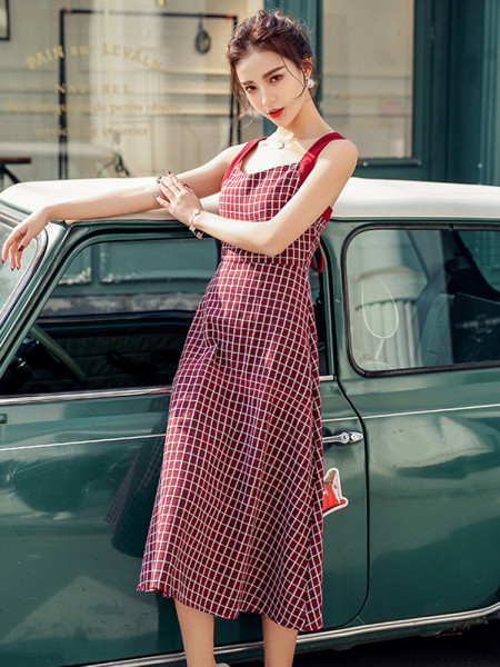 Retro női ruha széles pántokkal - közepes hosszúságú