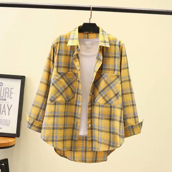 Įprasti moteriški languoti marškiniai su klasikine apykakle ir kišenėmis