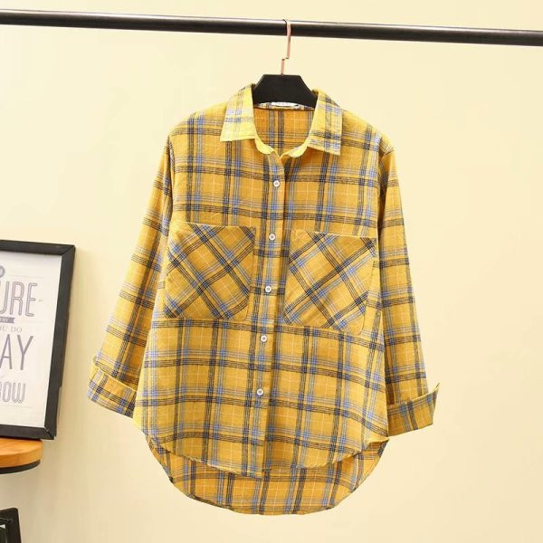 Įprasti moteriški languoti marškiniai su klasikine apykakle ir kišenėmis