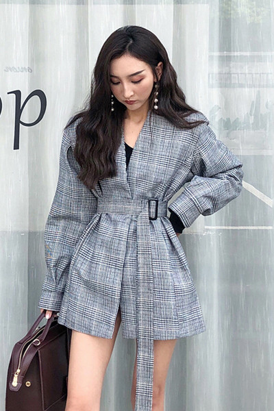 Geaca de dama in carouri eleganta cu curea