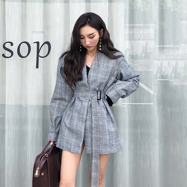 Geaca de dama in carouri eleganta cu curea