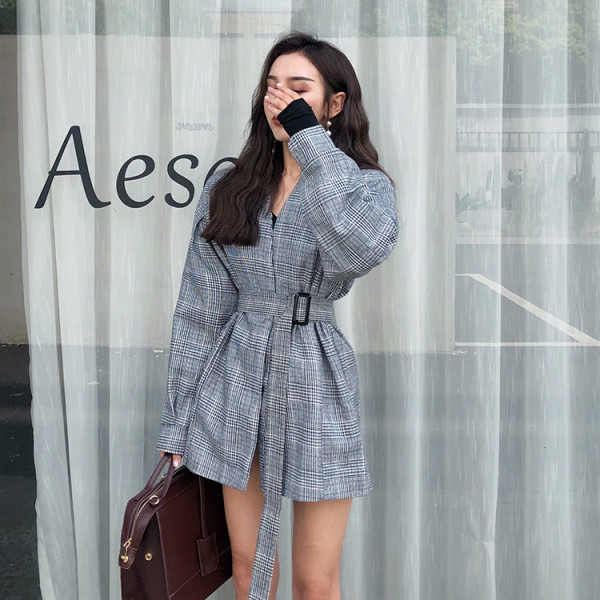 Geaca de dama in carouri eleganta cu curea