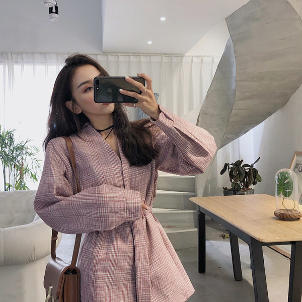 Geaca de dama in carouri eleganta cu curea