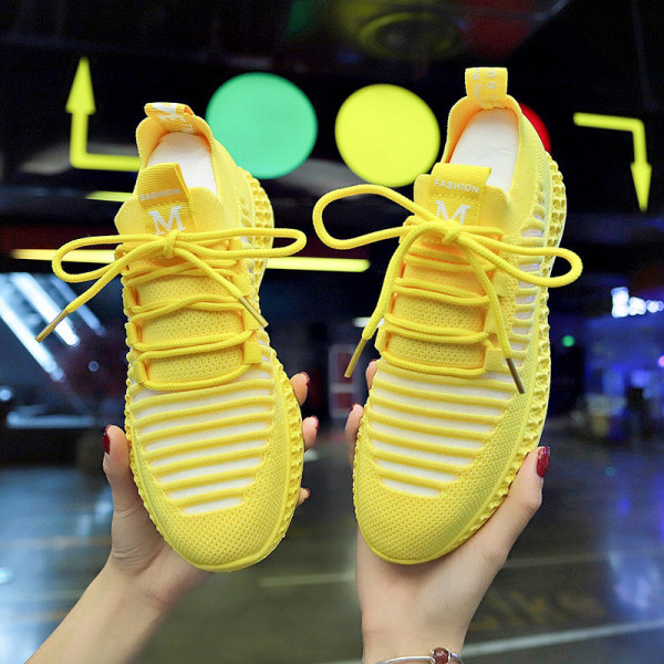 Pavasariniai moteriški sportbačiai lygiais padais ir spalvingais kaklaraiščiais