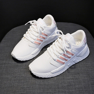 Sportos-alkalmi női tornacipő lapos talppal, színes szalagokkal