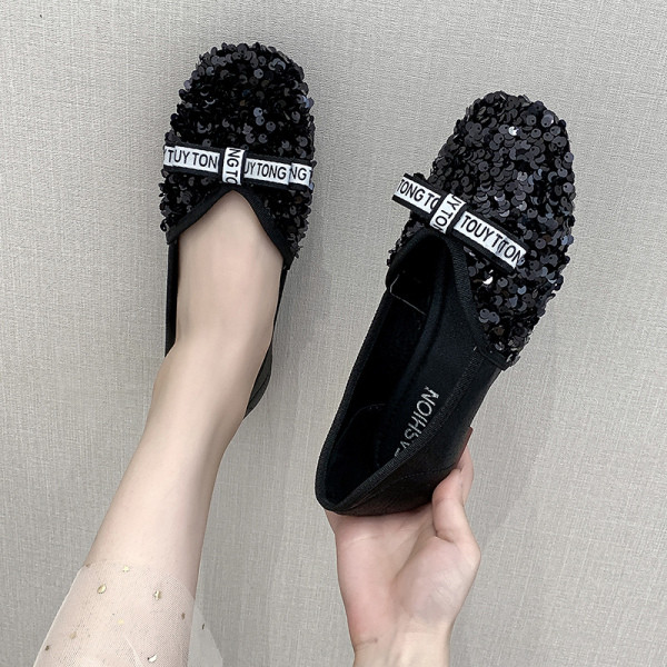 Ikdienas sieviešu apavi ar plakanām zolēm un krāsainiem fliteriem