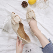 Modernūs moteriški batai plokščiu padu - smailus modelis ir metalinis elementas