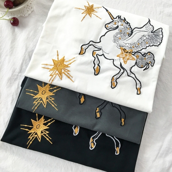 Tricou de dama modern cu broderie unicorn