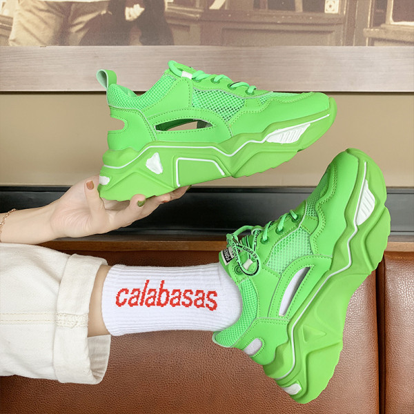 Novi model ženskih tenisica sa visokim grubim đonom od eko kože