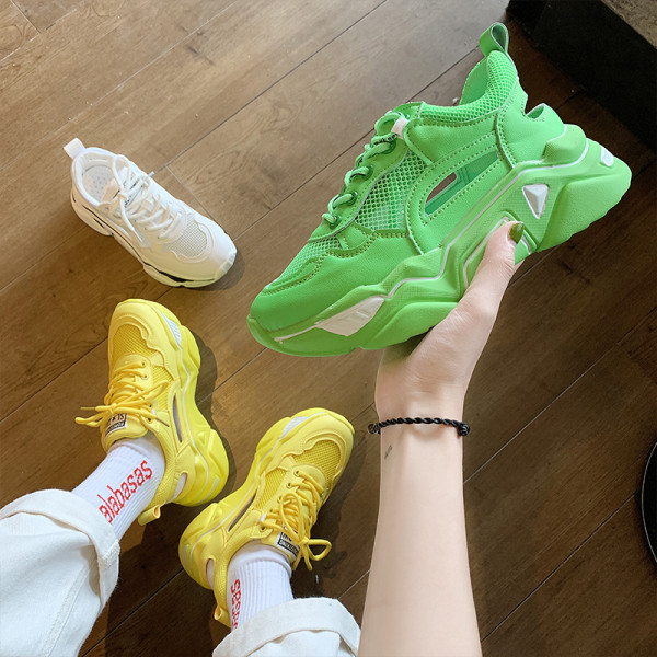 Novi model ženskih tenisica sa visokim grubim đonom od eko kože