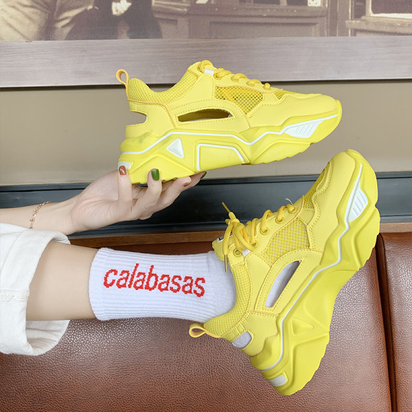 Novi model ženskih tenisica sa visokim grubim đonom od eko kože