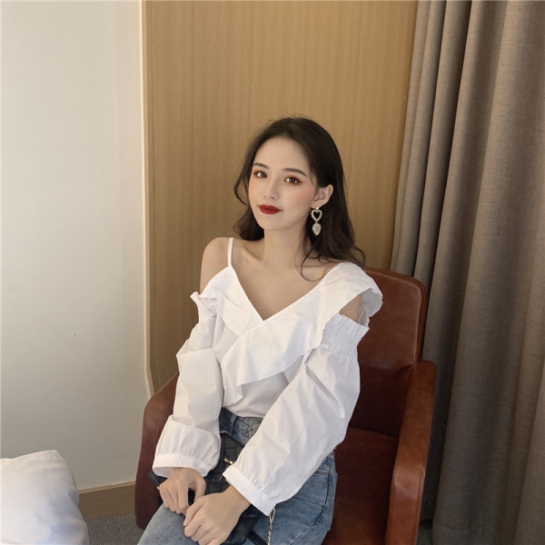 Cămașă albă de damă cu decolteu spitz și mâneci căzute