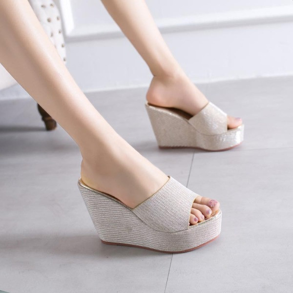 Ženske moderne papuče s platformom i sjajnim efektom