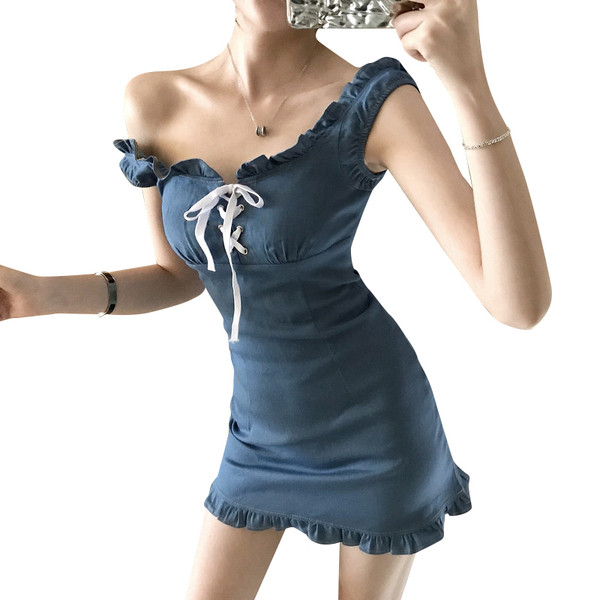 Modern női ruha illeszkedő modell nyakkendővel