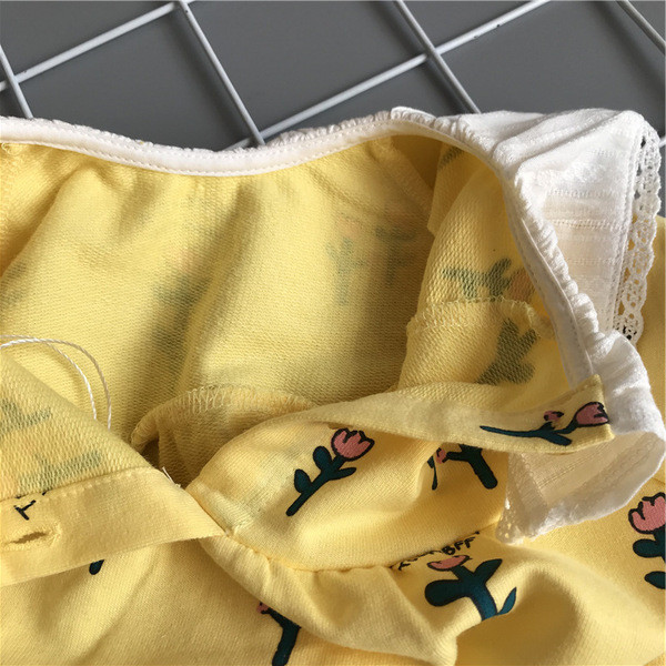 Šiuolaikiški vaikiški marškiniai su raštu ir ovalia iškirpte mergaitėms