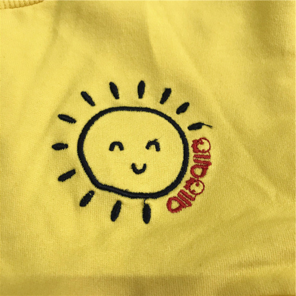 Lezser gyerekruha lányoknak hosszú ujjal és ovális nyakkivágással