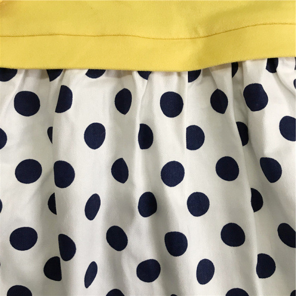 Lezser gyerekruha lányoknak hosszú ujjal és ovális nyakkivágással