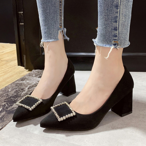 Moteriški modernūs batai su ekologiška zomša ir žemu kvadratiniu kulnu