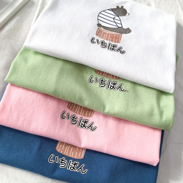 Moodne naiste t-särk O-kaelusega ja aplikatsiooniga