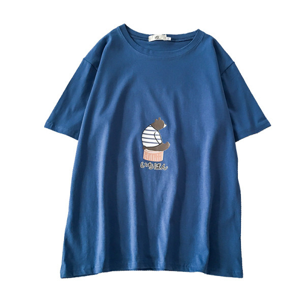 Moodne naiste t-särk O-kaelusega ja aplikatsiooniga