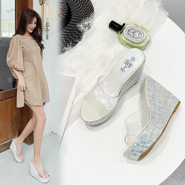 Papuci moderni de dama cu platforma si bretele din silicon