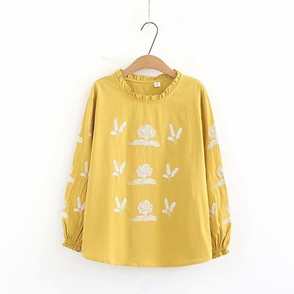 Ležerna ženska široka bluza dugih rukava i ovalnog dekoltea