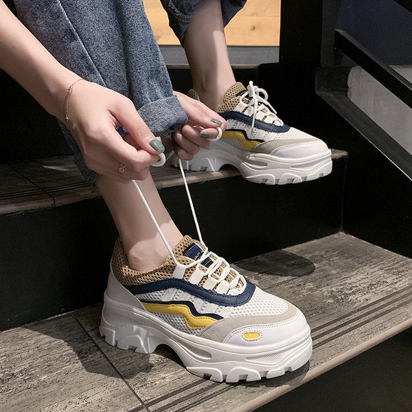 Pavasario-rudens moteriški sportbačiai grubiu padu