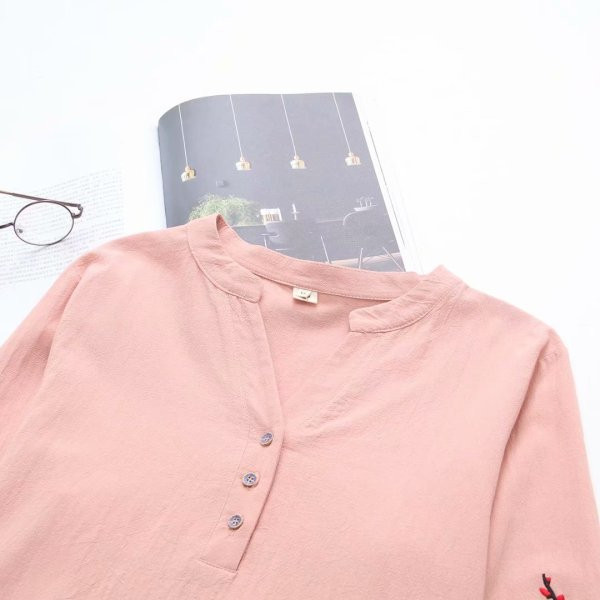 Ležerna ženska široka košulja s gumbima i vezom