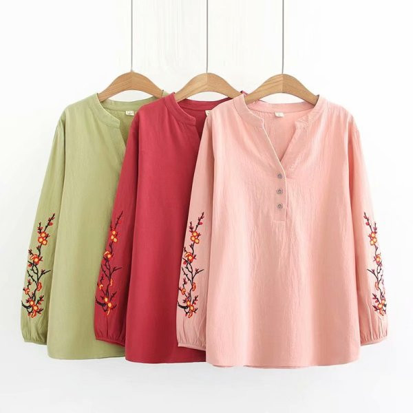 Ležerna ženska široka košulja s gumbima i vezom