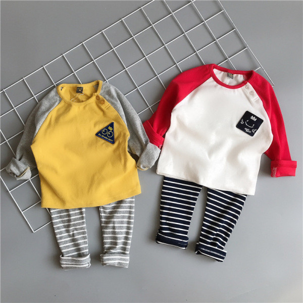 Moderan dječji set za dječake primjeren za proljeće iz dva dijela