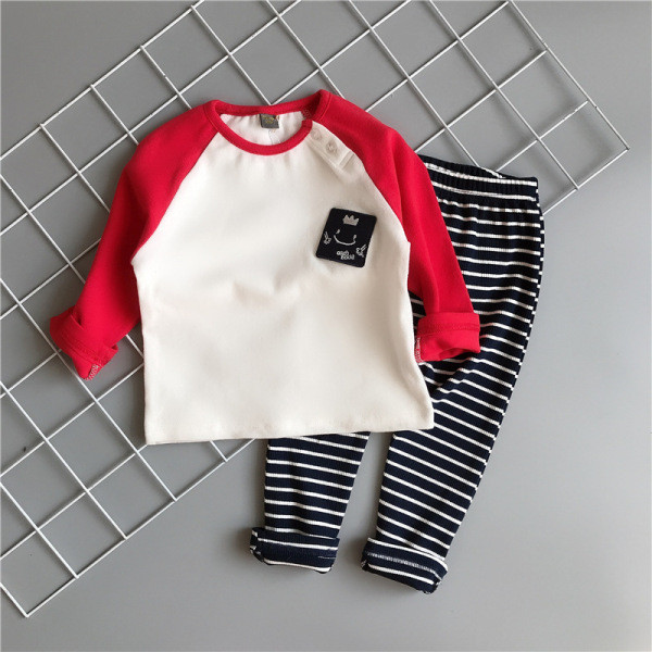 Moderan dječji set za dječake primjeren za proljeće iz dva dijela