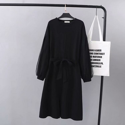 Laisvalaikio moteriška trumpa suknelė ilgomis rankovėmis ir ovalia iškirpte