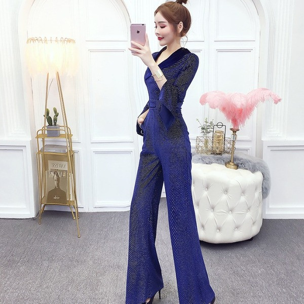 Bársony női jumpsuit spitz nyakkivágással és fényes részecskékkel