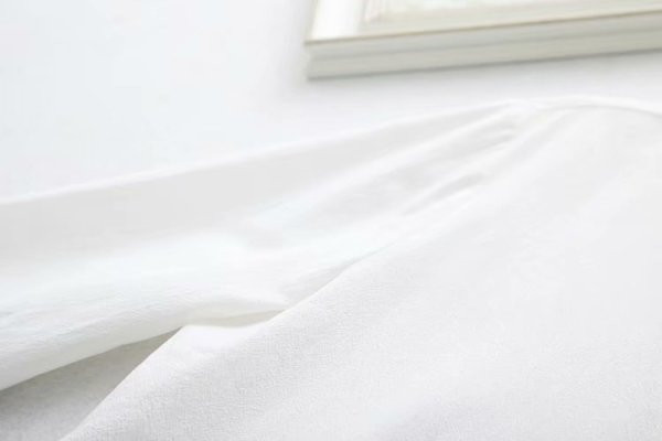 Cămașă de damă elegantă, model larg, cu guler clasic și mâneci lungi