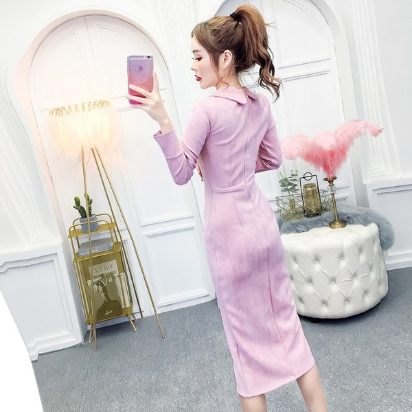 Velúr női ruha hasított és spitz nyakkivágással