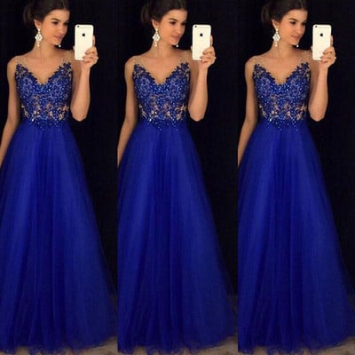 Elegantiška moteriška ilga mėlynos spalvos suknelė su nėriniais
