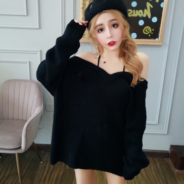 Platus moteriškas megztinis su nuleistomis rankovėmis ir kaklaraiščiais