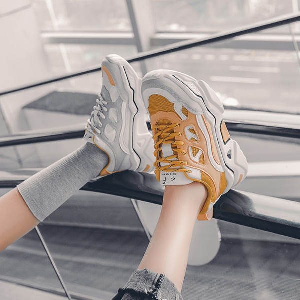 Model nou de adidasi dama cu talpa colorata si inalta