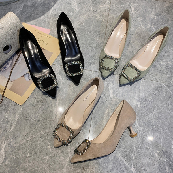 Női modern velúr cipő alacsony vékony sarokkal