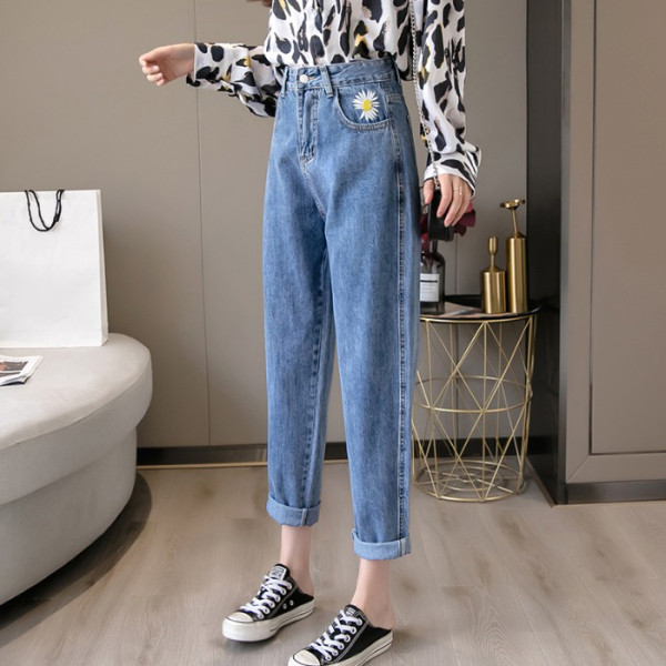 Široke ženske traperice s visokim strukom i cvjetnim vezom