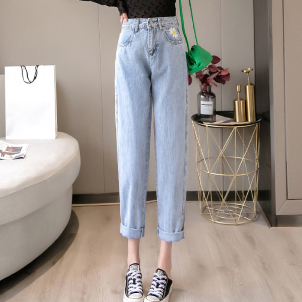 Široke ženske traperice s visokim strukom i cvjetnim vezom