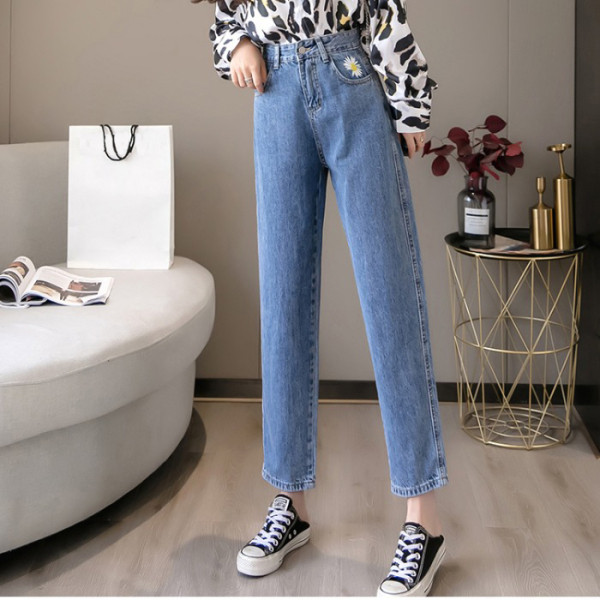 Široke ženske traperice s visokim strukom i cvjetnim vezom