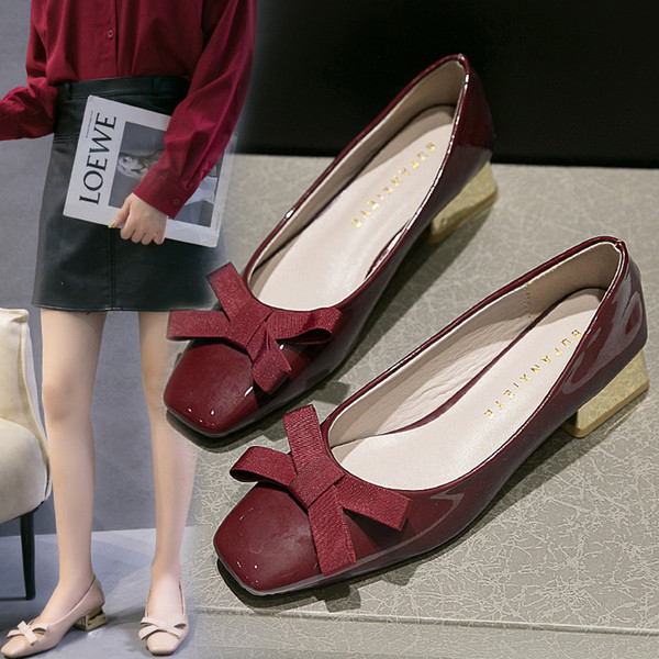 Pantofi de dama din piele lacuita cu talpa plata si panglica