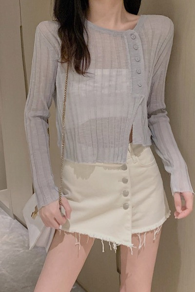 Bluză casual de damă cu decolteu oval și nasturi