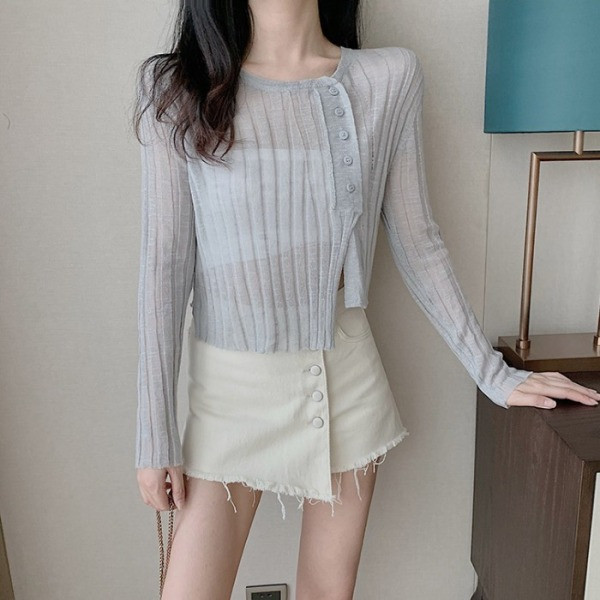 Bluză casual de damă cu decolteu oval și nasturi