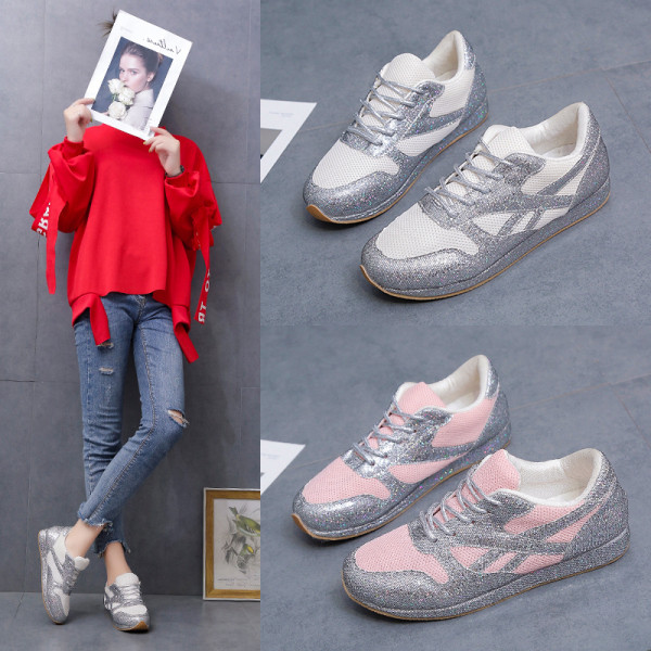 Model nou de adidași de damă cu talpă plată și efect strălucitor